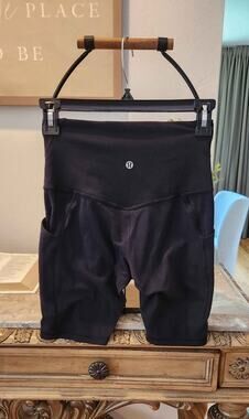 Lululemon High-Rise 8" shorts Size 4